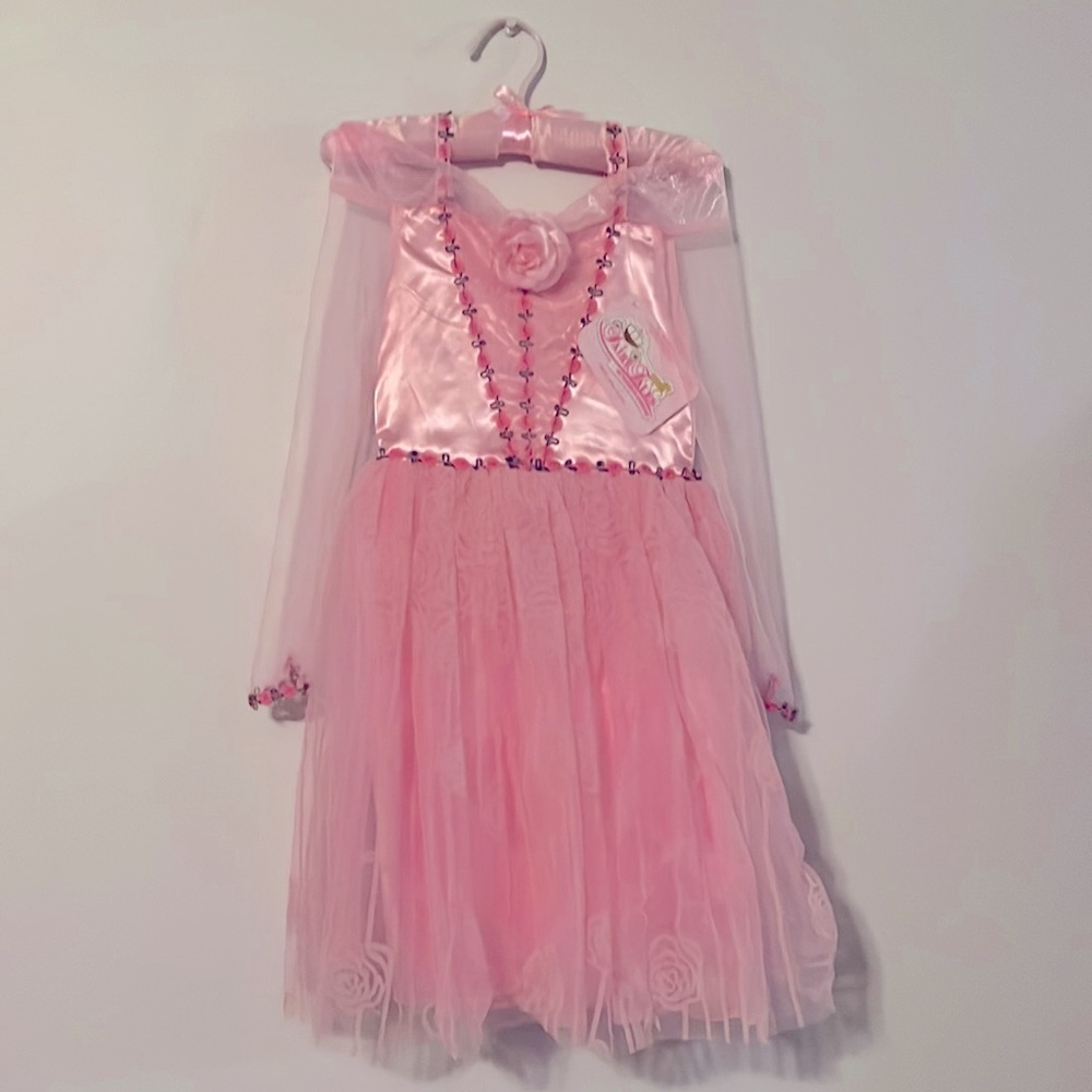 Halloween princess costume new with tags size medium  (4/5 girls)